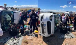 Van'da Trafik Kazası, Aralarında Çocukların da Bulunduğu 8 Kişi Yaralandı