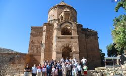 Van büyükşehir belediyesi gazi ailelerine tarih ve kültür gezisi düzenledi