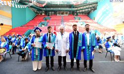 Van'da Duygu Dolu Mezuniyet! Genç Hekimler Diplomalarına Kavuştu