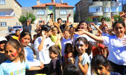 İpekyolu'nda Yaz Şenlikleri Coşkusu Sürüyor! Yüzlerce Çocuk Kültürel Etkinliklerde Buluştu