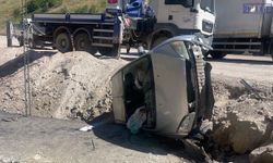 Van-Hakkari Karayolu’nda Otomobil Takla Attı: 3 Kişi Yaralandı