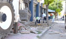 İpekyolu Belediyesi Ordu Caddesi’nde Kaldırımları Yeniliyor