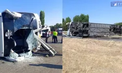 Yolcu otobüsü kazası! Bariyerlere çarpıp devrildi: 22 yaralı