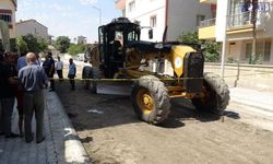 Yol çalışmasında acı olay: İş makinesinin altında kaldı