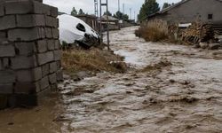 Sağanak sele neden oldu: Köy yolları su altında kaldı