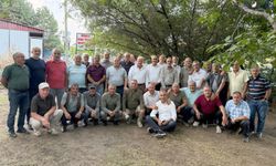 43 yıl sonra aynı yerde buluştular! Lise arkadaşlarının duygulandıran buluşması
