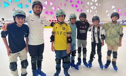 Van’da 30 derece sıcakta şaşırtan görüntü! Çocuklar buz pistine akın etti