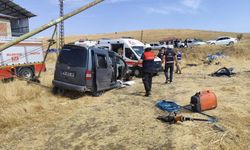 Elazığ’da korkutan kaza! Hafif ticari araç tarlaya uçtu: 5 yaralı