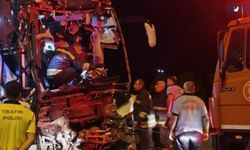 Yolcu Otobüsü Tıra Saplandı: 2 Ölü, 17 Yaralı