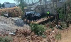 Van’da Kamyonet Şarampole Devrildi: 4 Yaralı