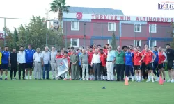 İzmir’de Vanlılardan Vanspor’a Moral Ziyareti: “Asla Gurbette Değilsiniz”