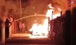Van'da Park Halindeki Araç Alev Alev Yandı
