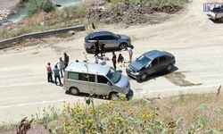 Van-Hakkâri Yolunda Kaza! Araç Hurdaya Döndü, 2 Kişi Yaralandı