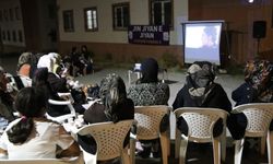 Edremit’te kadınlar film için buluştu, halaylarla geceyi renklendirdi