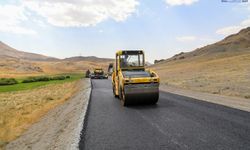 Van’da 50 yıllık yol çilesi sona eriyor! 5 mahalle sıcak asfalta kavuşuyor