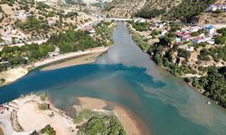 Tunceli’de iki nehir aynı noktada farklı renklere büründü