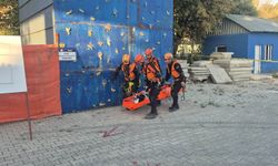 Van AFAD’da zorlu sınav! Arama kurtarma ekipleri 19 saattir sahada