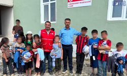 Van’da Kızılay gönüllülerinden 2 bin çocuğa giyim desteği