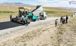Başkale’de 5 kilometrelik yol için çalışma sürüyor