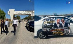 Mızraklı tahliye edildi, cezaevi önündeki afişler dikkat çekti!