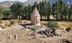 Van’da tarihi alanda restorasyon ve çevre düzenlemesi sürüyor