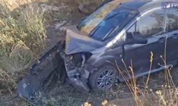 Van yolunda iki araç çarpıştı: 4 yaralı