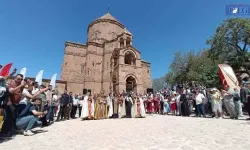 Van’da tarihi buluşma! Dünyanın dört bir yanından geldiler, barış mesajı verdiler