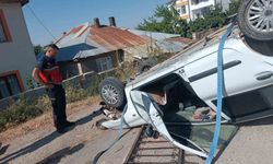 Van’da otomobil istinat duvarından düştü; 1 yaralı