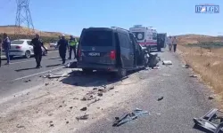 Feci kaza! Hafif ticari araç kamyona çarptı: 4 ölü, 2 ağır yaralı