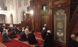 Van’da sabah namazı buluşması: Cemaat camide bir araya geldi