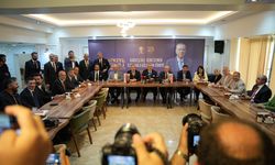 AK Parti Van’da sahaya indi: 15 günde 40 mahalle ziyaret edildi