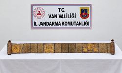 Van’da dikkat çeken operasyon! Altın yaldız işlemeli tarihi eser ele geçirildi