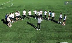 Ağrı’nın Kadın Futbolcuları Şampiyonluk İçin Sahaya Çıkıyor