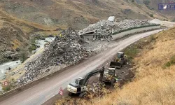 Van-Yüksekova yolunda 30 milyon euroluk tesis çöktü: İl ve 4 ilçe çöpte kaldı