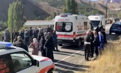 Hakkari’de iki araç kafa kafaya çarpıştı: 1 ölü, 7 yaralı