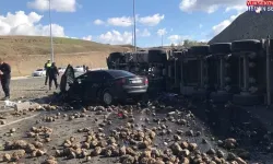 TIR’ın altında kalan otomobilde aynı aileden 4 kişi öldü