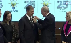 Cemil Tugay AK Parti’ye katıldı! Erdoğan rozetini taktı, İzmir’de 27 yıl sonra bir ilk