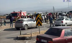 MHP Milletvekilinin Konvoyu Kaza Yaptı: 1 Ölü, 4 Yaralı