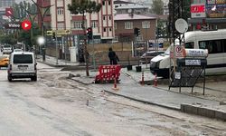 Van’da Yağmur Yağdı, Kazı Yapılan Yollar Çamura Teslim Oldu!
