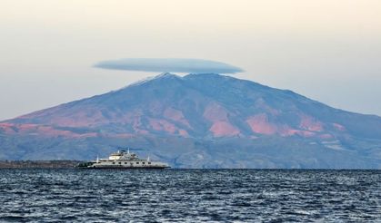 Süphan Dağı Mercek Bulutuyla Büyüledi