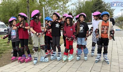 Çevre Haftası’nda Öğrenciler Van Gölü Sahili’nde Temizlik Yaptı