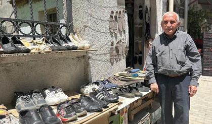 72 Yaşında, 50 Yıldır Aynı Dükkanda: 10 Kişilik Ailenin Geçim Yükünü Omuzluyor:
