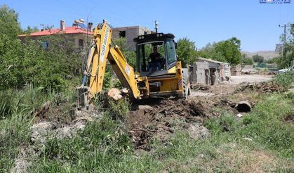 Tuşba Belediyesi Van’da Yeni Yol Açma Çalışmalarını Sürdürüyor