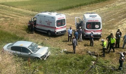 Direksiyon hâkimiyetini kaybetti, araç şarampole uçtu: 2 kişi yaralandı