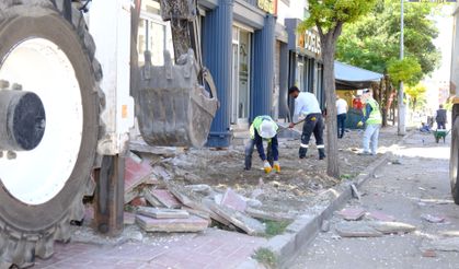 İpekyolu Belediyesi Ordu Caddesi’nde Kaldırımları Yeniliyor