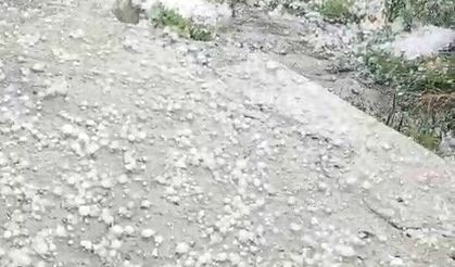 Ağustos Ayında Kış Manzarası! Dolu Yağışı İlçeyi Beyaza Bürüdü
