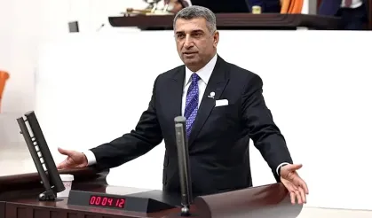 CHP’li Gürsel Erol’dan Festivalde Açılan Bayrağa Tepki