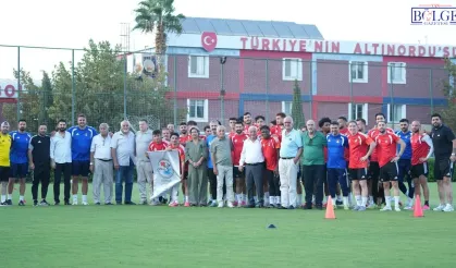 İzmir’de Vanlılardan Vanspor’a Moral Ziyareti: “Asla Gurbette Değilsiniz”