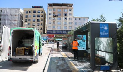 Van’da Otobüs Duraklarında Hijyen Mesaisi: 200 Durak Dezenfekte Ediliyor