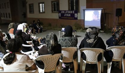Edremit’te kadınlar film için buluştu, halaylarla geceyi renklendirdi